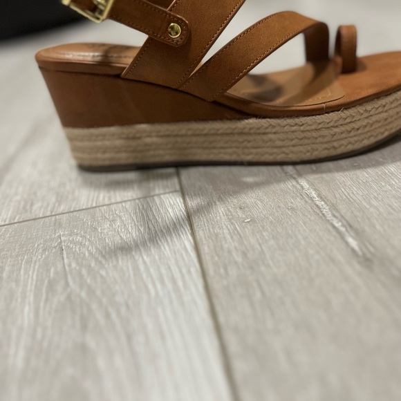 NEW- Women’s 3 inch leather wedge sandal - Picture 7 of 7